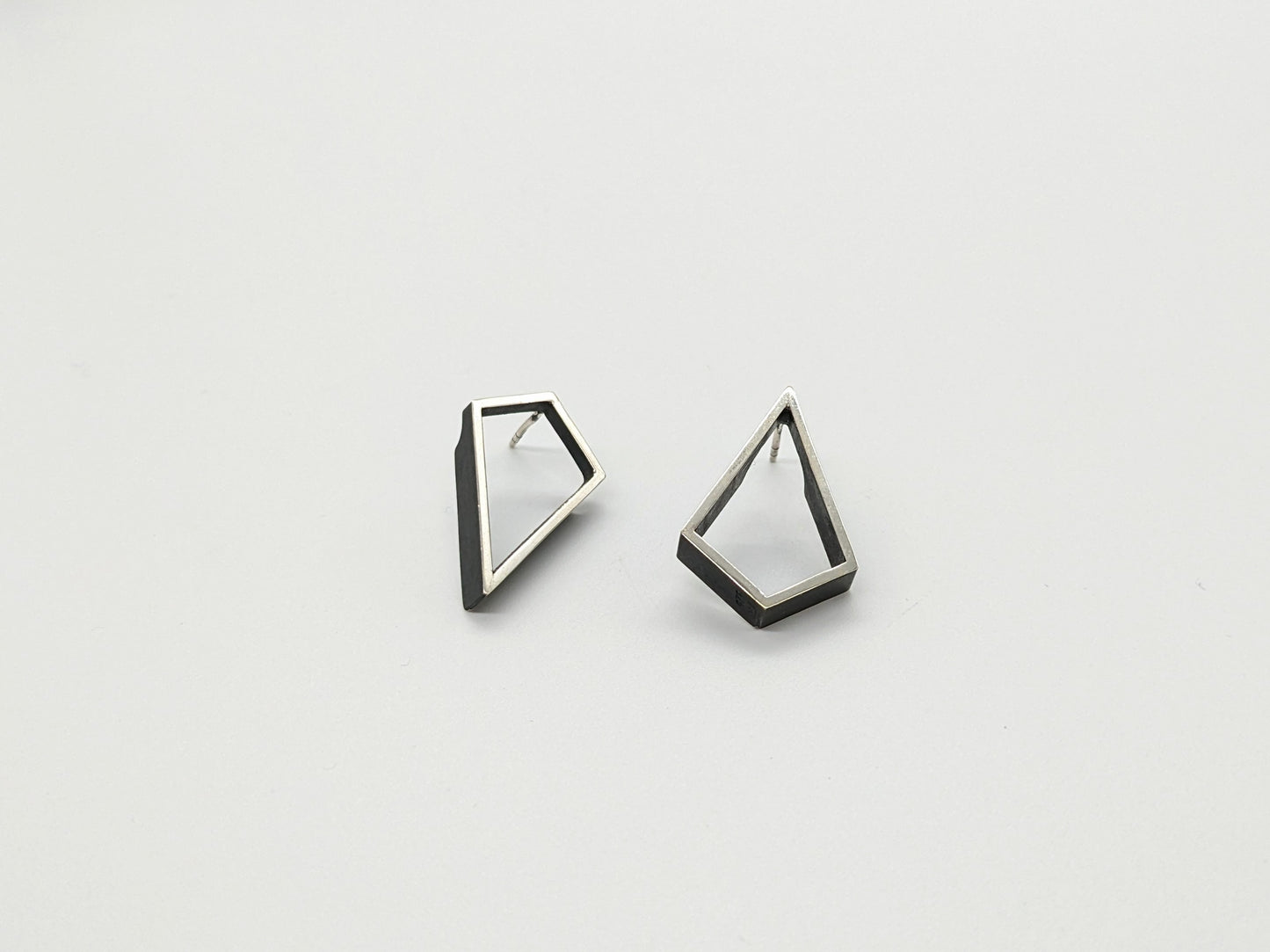 Outline Earrings - Diamond