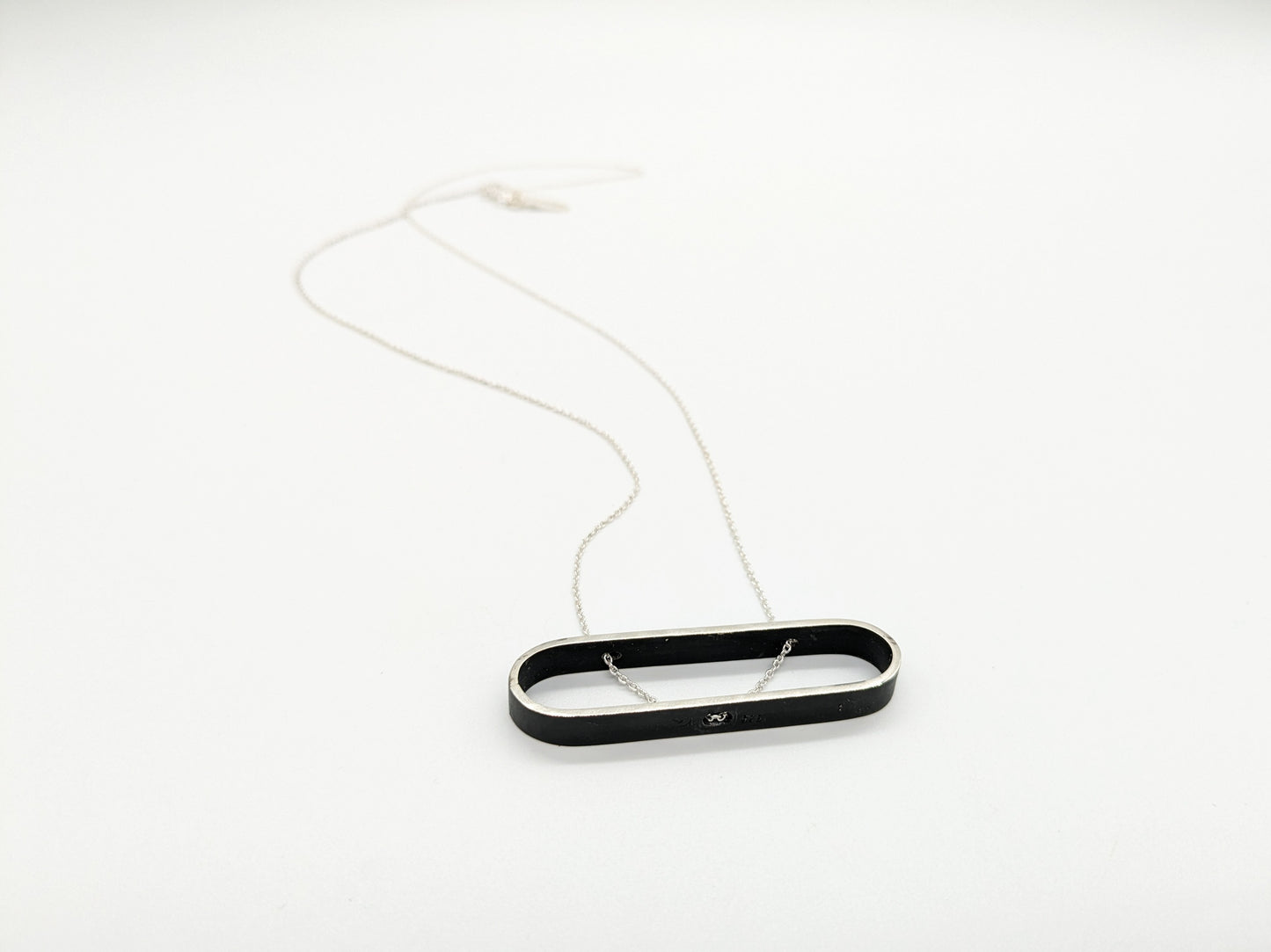 Outline Necklace - Minimalist Oval